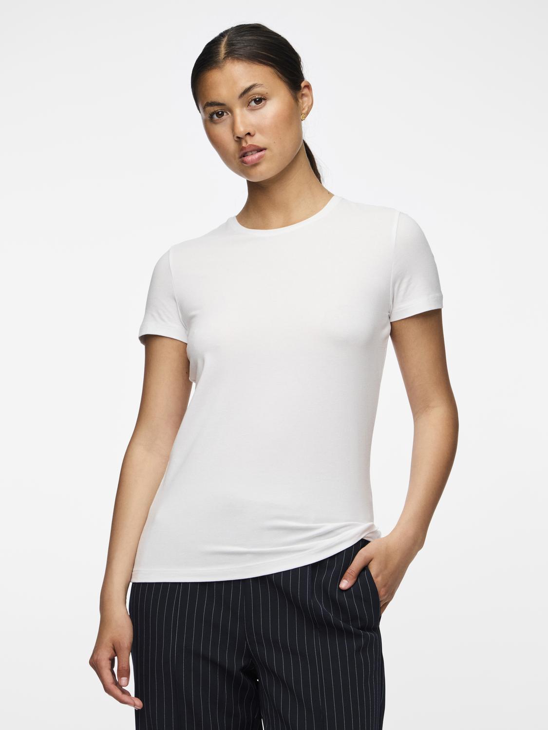model_shot-front